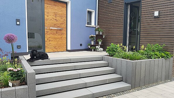 Sanierung Eingang & Treppe