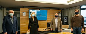 Gerhard Schmidt, Landrätin Anita Schneider, Christian Rinn und Energiebeauftragter Johannes Schramm trafen sich bei Rinn zu einem Gespräch über aktuelle Nachhaltigkeitsmaßnahmen.