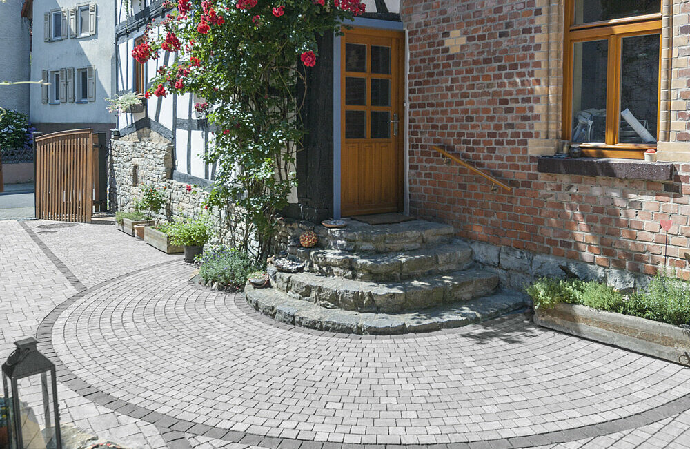 Bauerngarten Hofeinfahrt Bauerngarten Hofeinfahrt