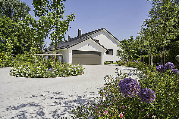 Gestaltung des Hofes Gestaltung des Hofes. Aufnahme im Sommer.