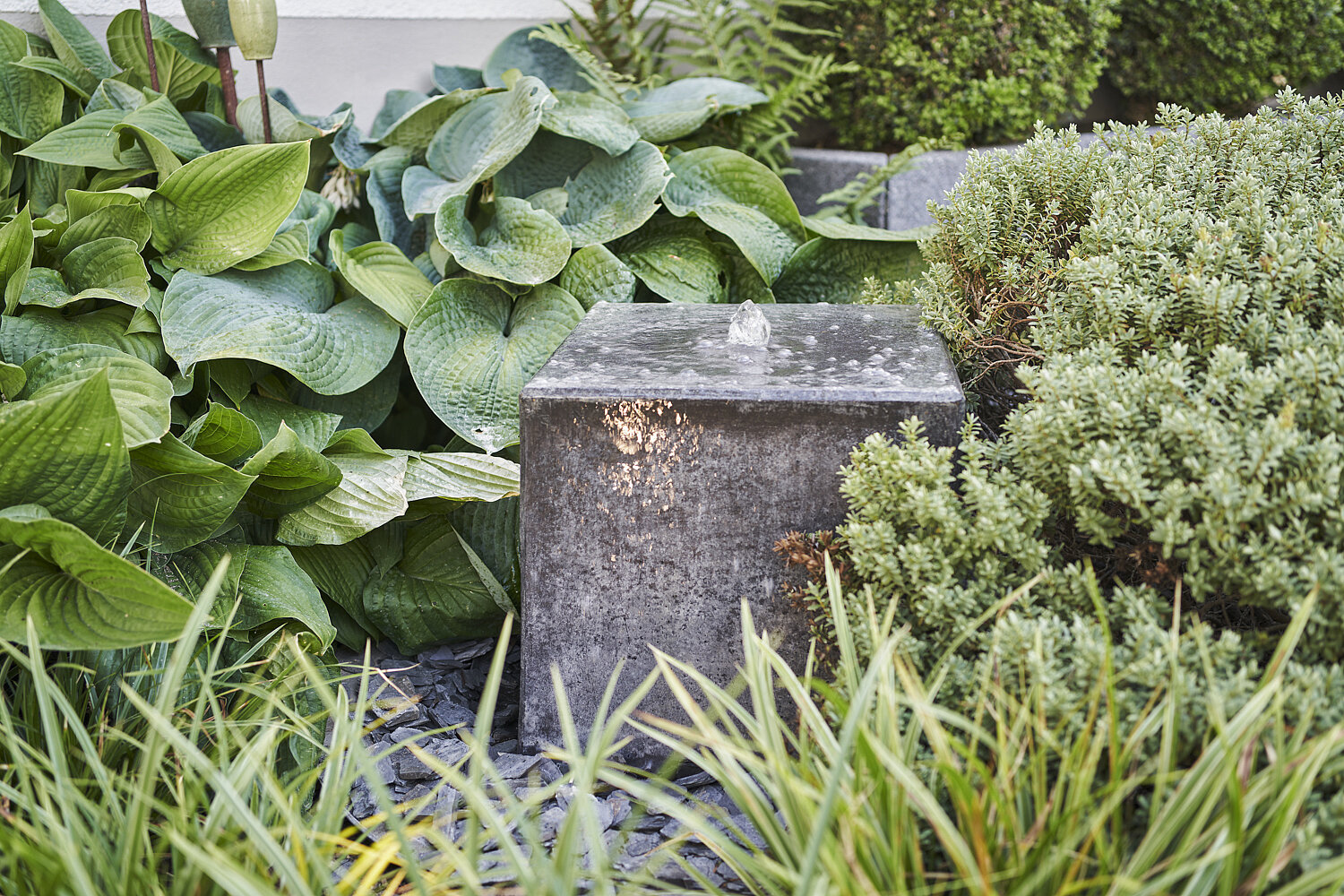 Brunnen im Cottage Garten