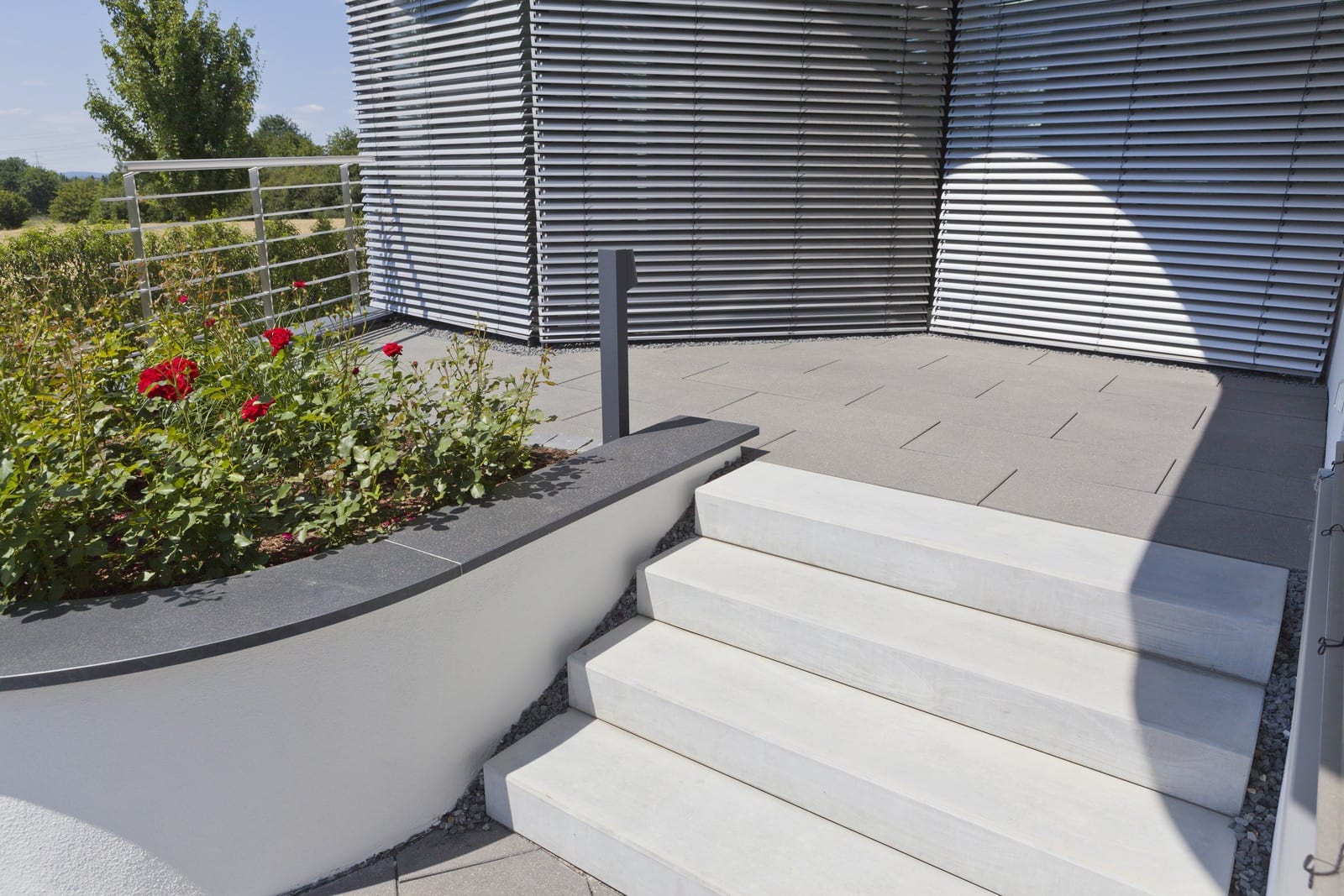 Außentreppe und Hauseingang — Gestaltungsideen von Rinn Beton