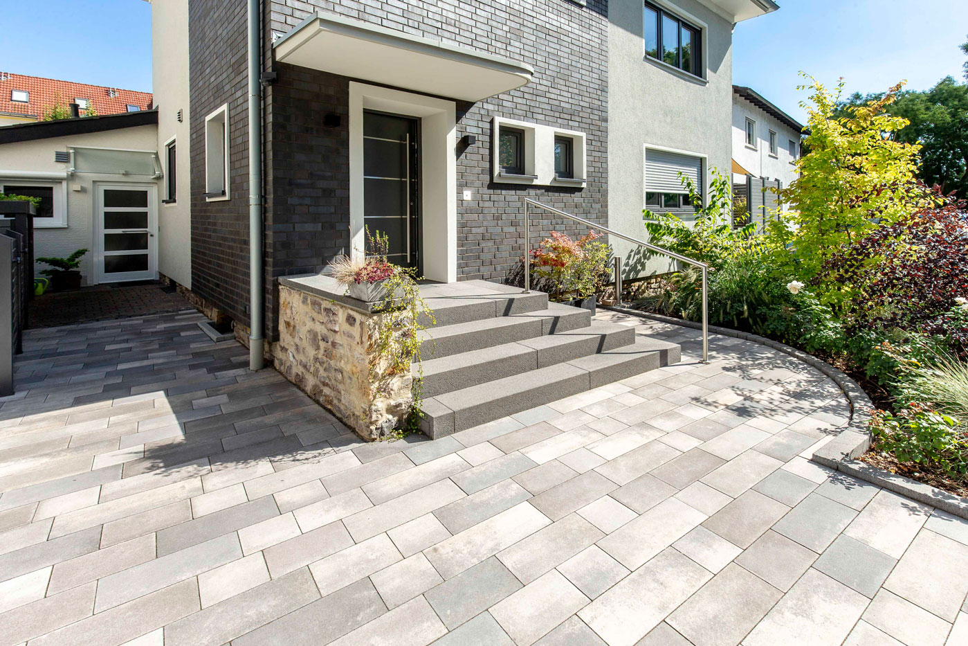 Winkelstufen für die geschlossene Frontgestaltung Ihrer Außentreppe.