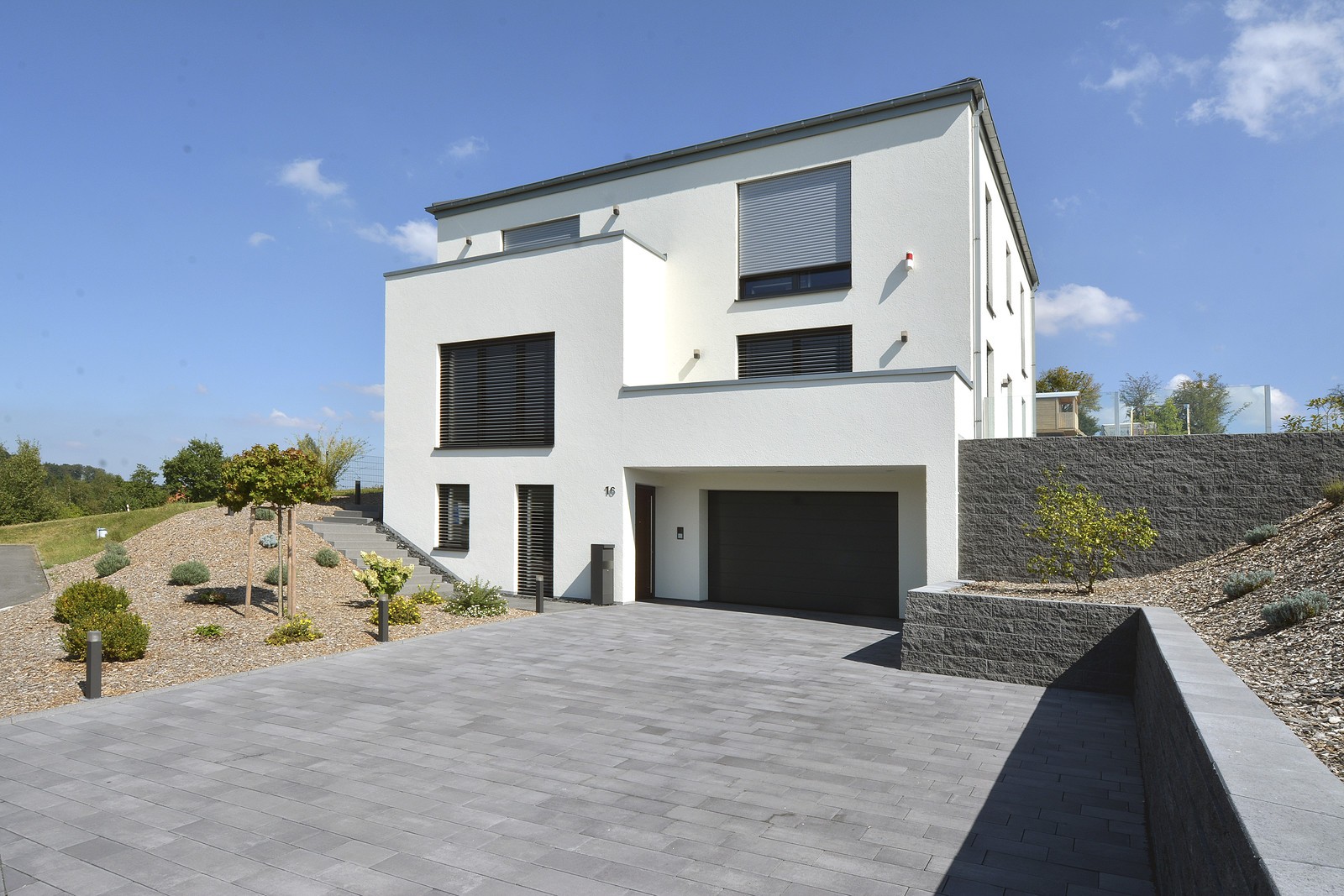 Die Geradlinige York Gartenmauer Mit Rauen Sichtseiten