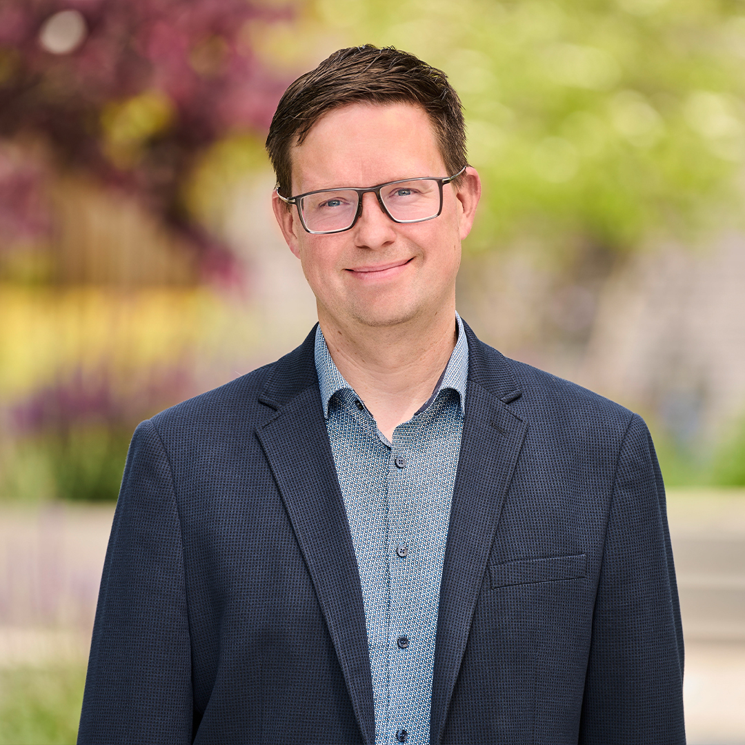 Das Bild zeigt Johannes Schramm, Geschäftsführung des Unternehmens Rinn Beton- und Naturstein.